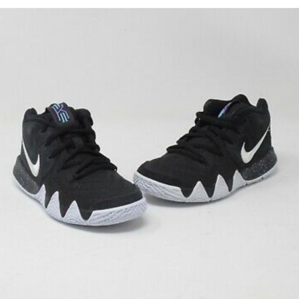 Nike Kyrie 4 Slip On Sneaker